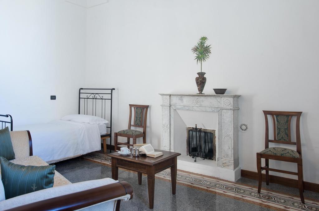 Palazzo Scarciglia - Dimora D'Epoca Bed and Breakfast Minervino di Lecce Pokój zdjęcie