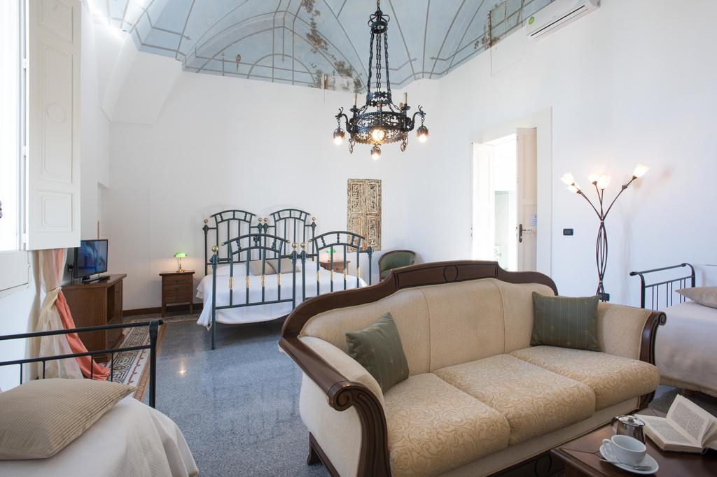 Palazzo Scarciglia - Dimora D'Epoca Bed and Breakfast Minervino di Lecce Pokój zdjęcie