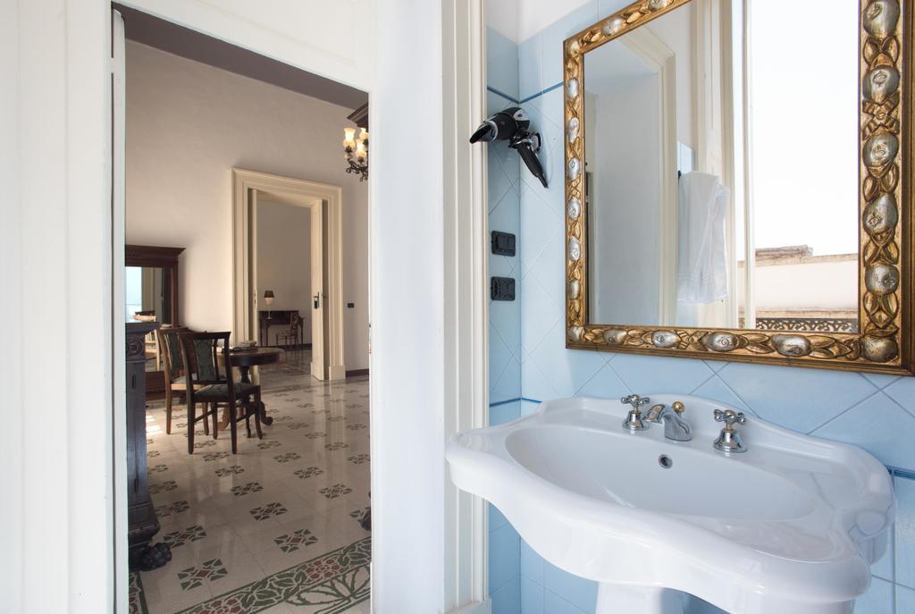 Palazzo Scarciglia - Dimora D'Epoca Bed and Breakfast Minervino di Lecce Zewnętrze zdjęcie