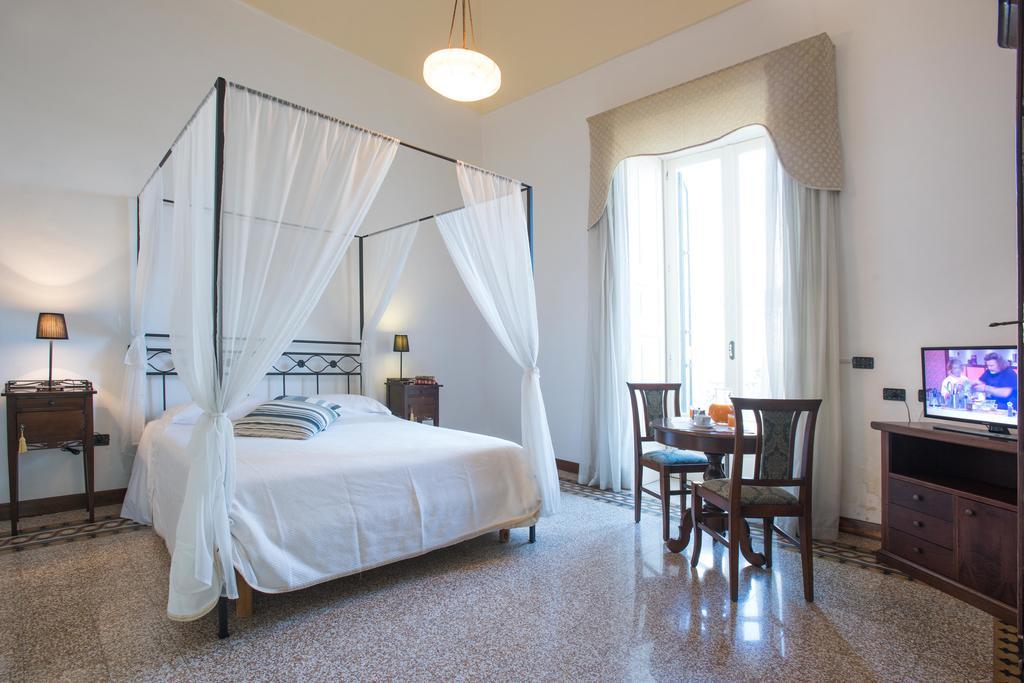 Palazzo Scarciglia - Dimora D'Epoca Bed and Breakfast Minervino di Lecce Pokój zdjęcie